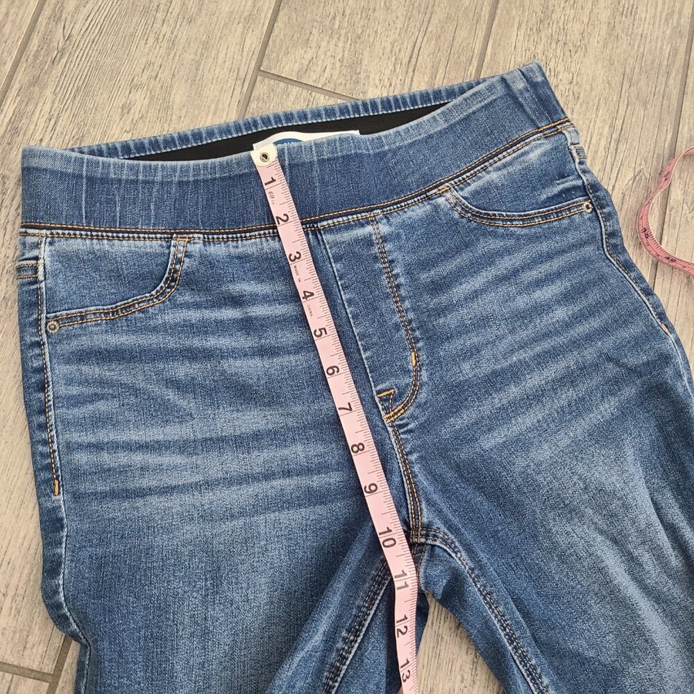 Old Navy Women's Skinny Jeans in Medium Blue Wash - Picture 7 of 11